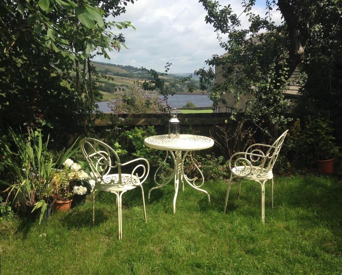 Bijou Cottage In Bronte Country With Wood-Burning Stove & Hot Tub Spa Haworth Exterior foto